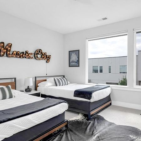 Big New And Modern With Skyline View Mural And Ping Pong Nashville Exteriör bild