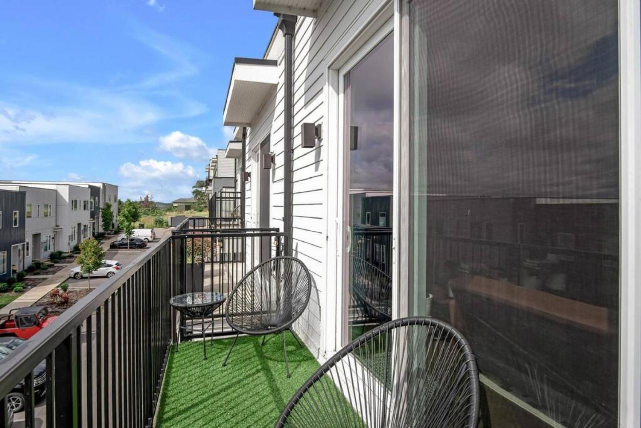 Big New And Modern With Skyline View Mural And Ping Pong Nashville Exteriör bild