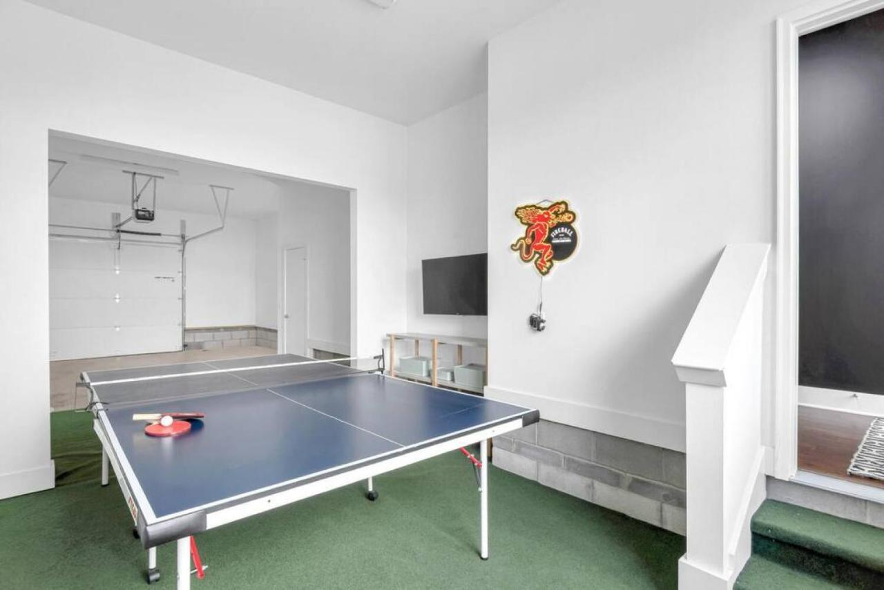 Big New And Modern With Skyline View Mural And Ping Pong Nashville Exteriör bild