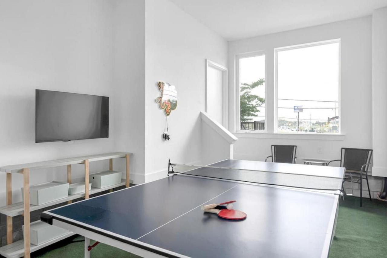 Big New And Modern With Skyline View Mural And Ping Pong Nashville Exteriör bild