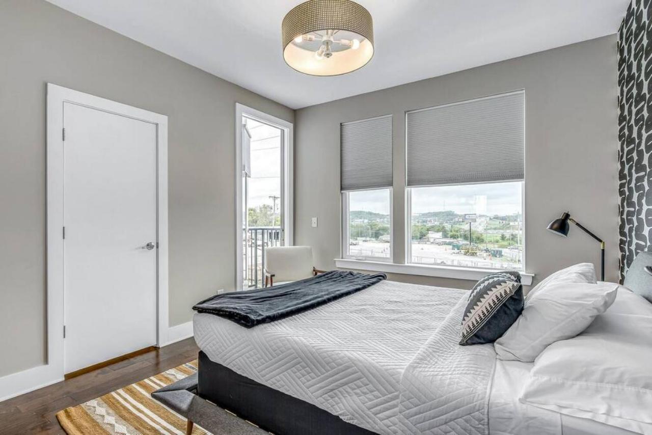 Big New And Modern With Skyline View Mural And Ping Pong Nashville Exteriör bild