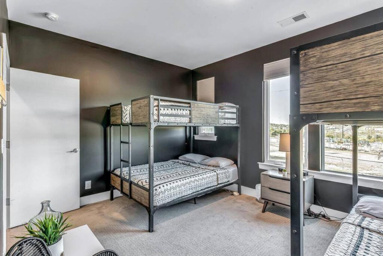 Big New And Modern With Skyline View Mural And Ping Pong Nashville Exteriör bild