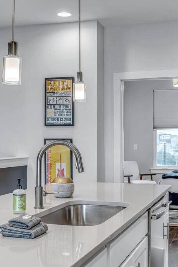 Big New And Modern With Skyline View Mural And Ping Pong Nashville Exteriör bild
